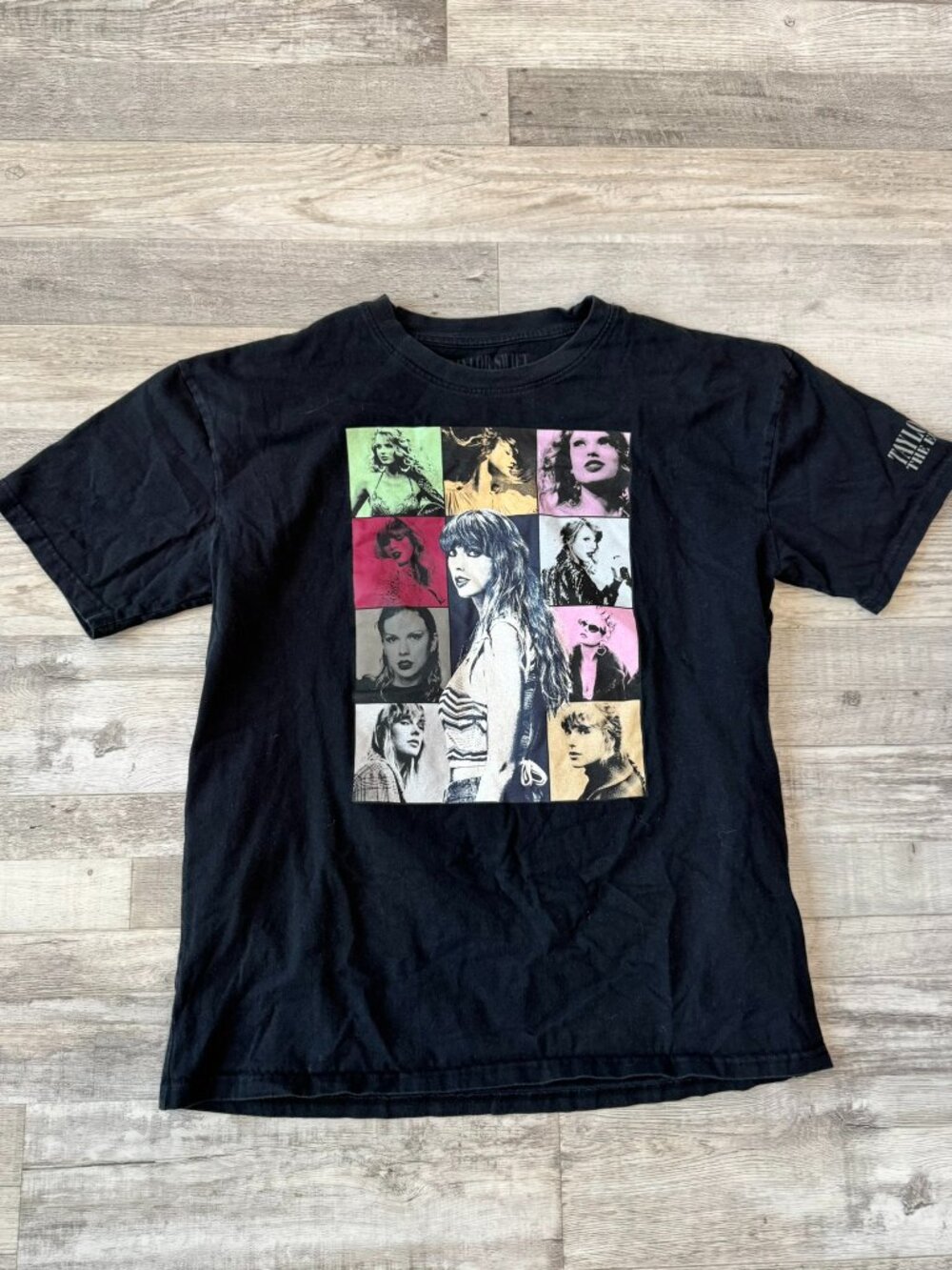 Taylor Swift Eras Tour black short sleeve tee size medium O6